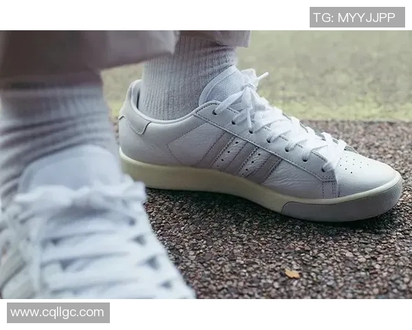 揭秘那些曾穿假鞋的足球明星背后的故事与真相